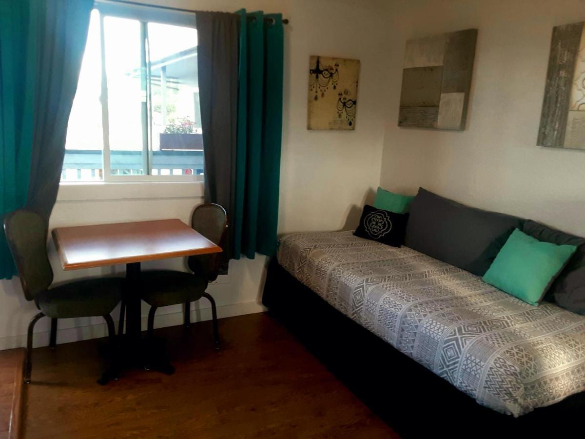 Terrace Motel Кус Бей Екстериор снимка