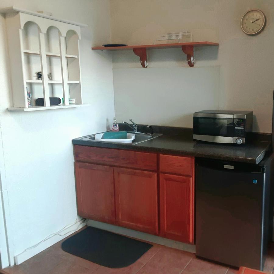 Terrace Motel Кус Бей Екстериор снимка