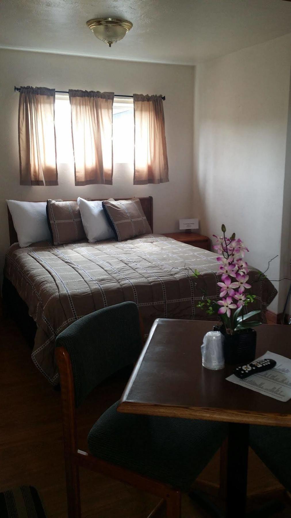 Terrace Motel Кус Бей Екстериор снимка