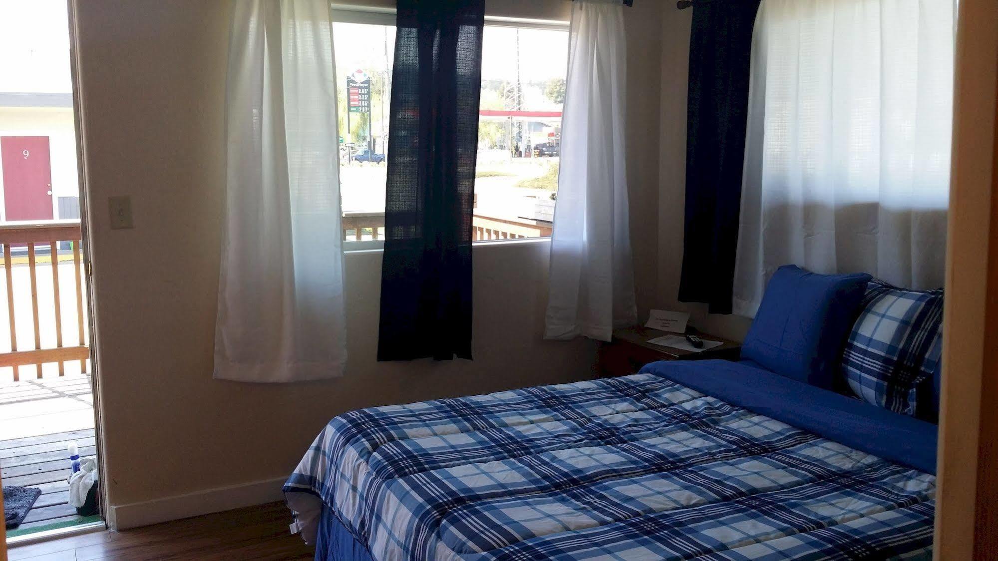 Terrace Motel Кус Бей Екстериор снимка