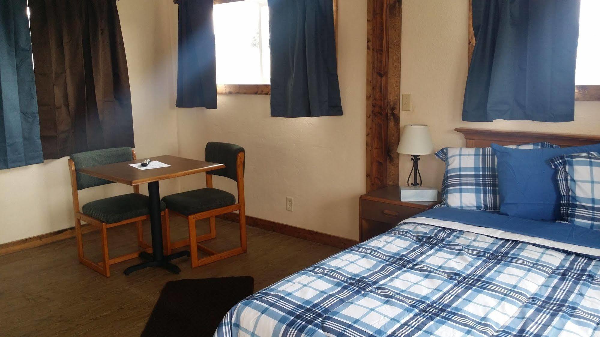 Terrace Motel Кус Бей Екстериор снимка