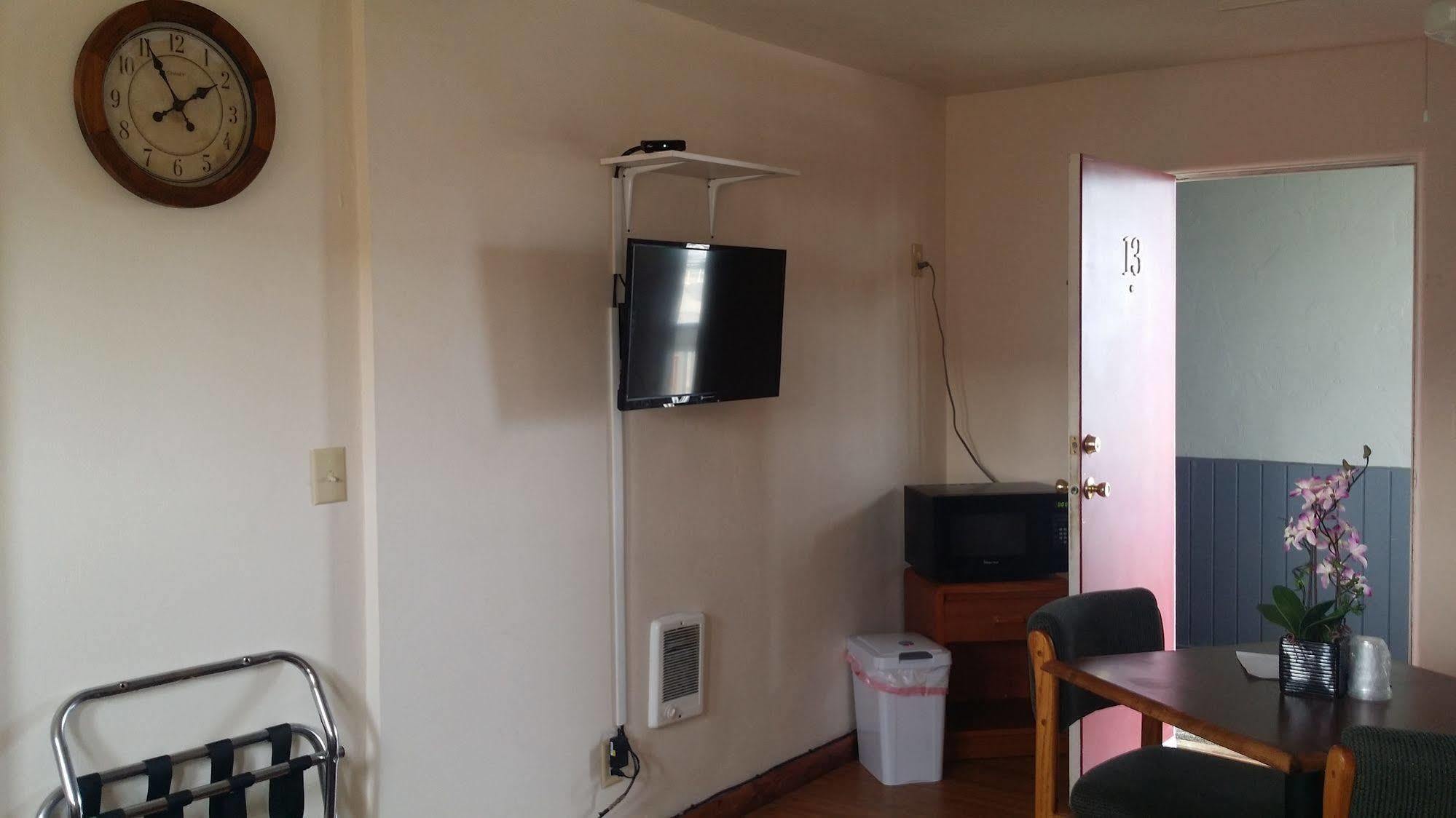 Terrace Motel Кус Бей Екстериор снимка