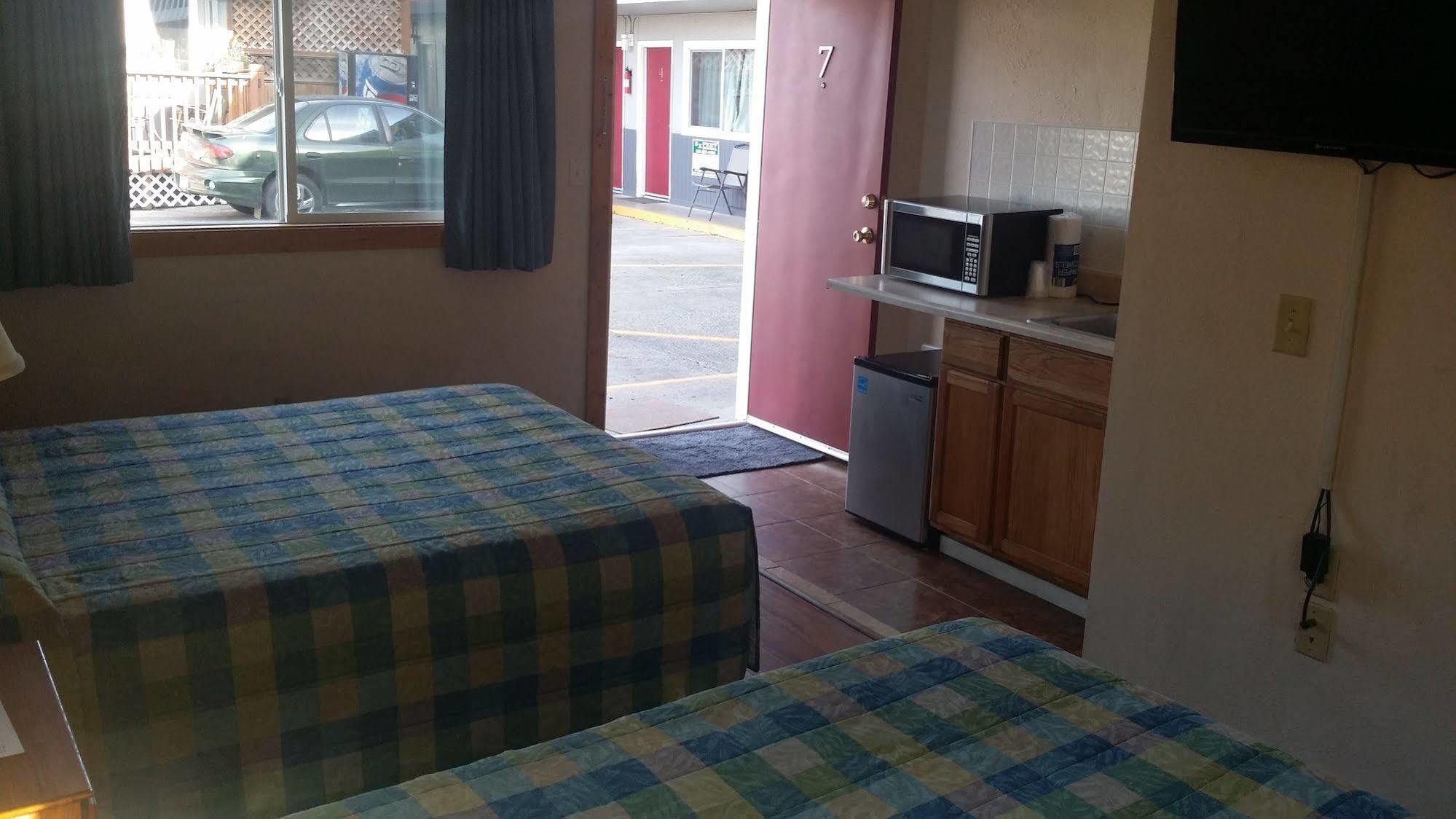Terrace Motel Кус Бей Екстериор снимка