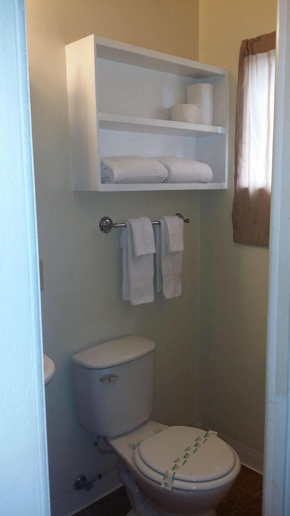 Terrace Motel Кус Бей Екстериор снимка