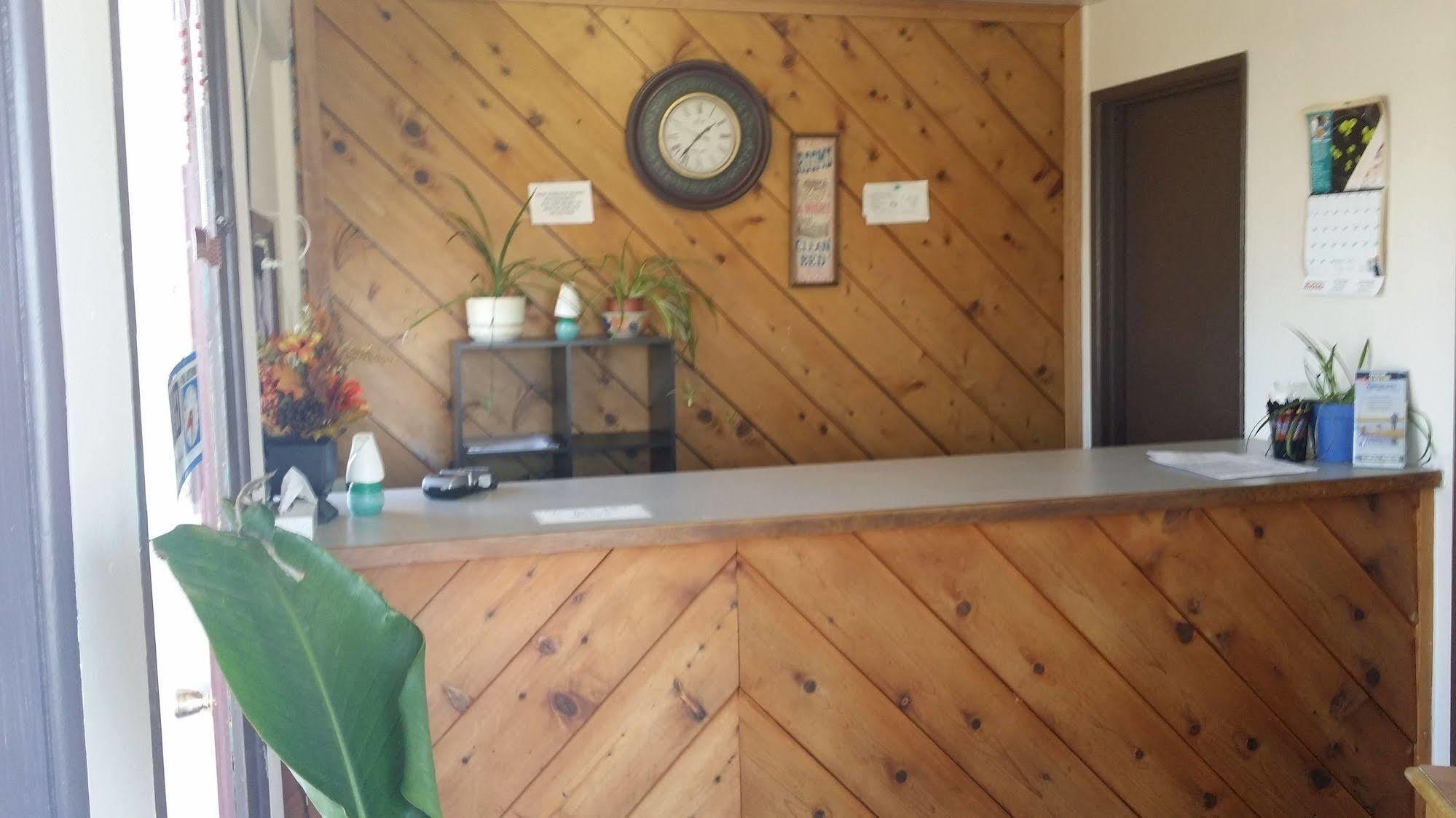 Terrace Motel Кус Бей Екстериор снимка