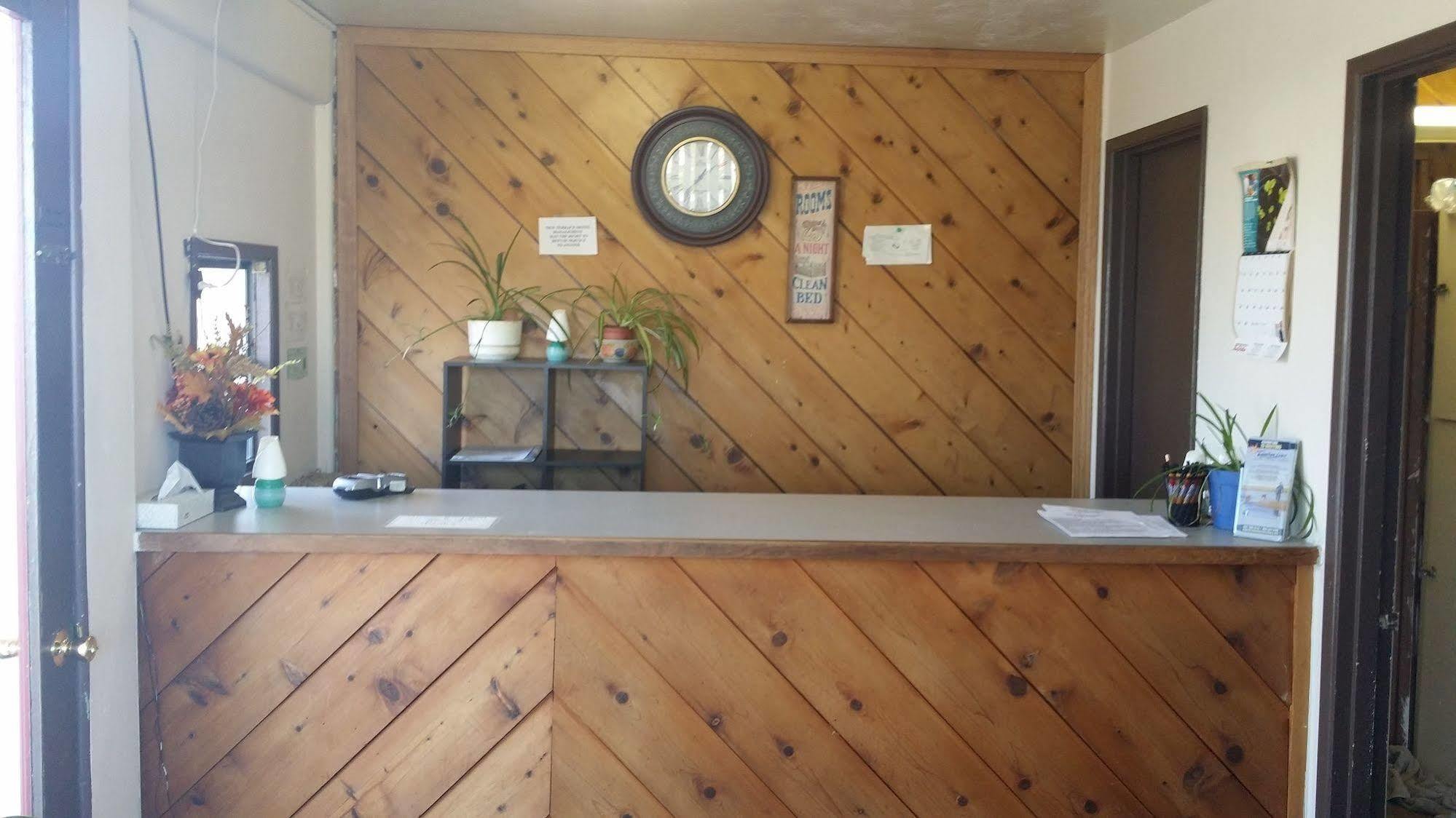 Terrace Motel Кус Бей Екстериор снимка
