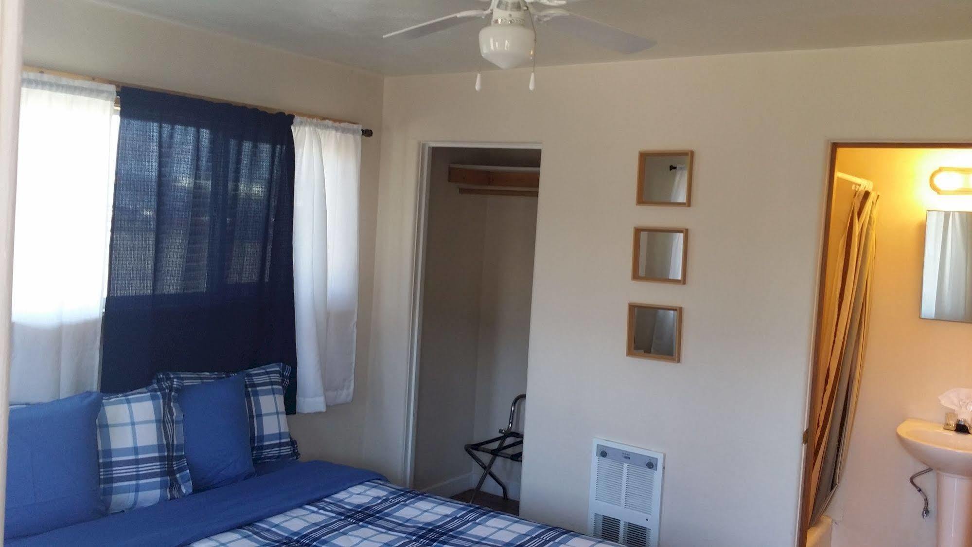 Terrace Motel Кус Бей Екстериор снимка