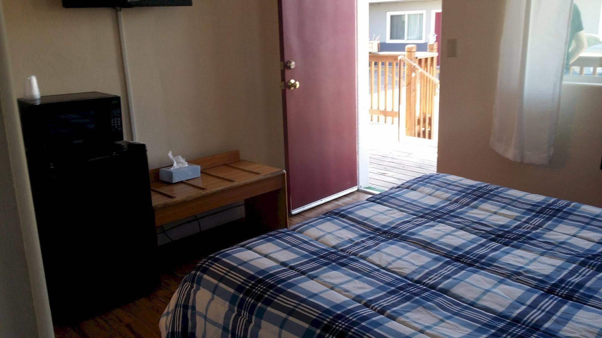 Terrace Motel Кус Бей Екстериор снимка