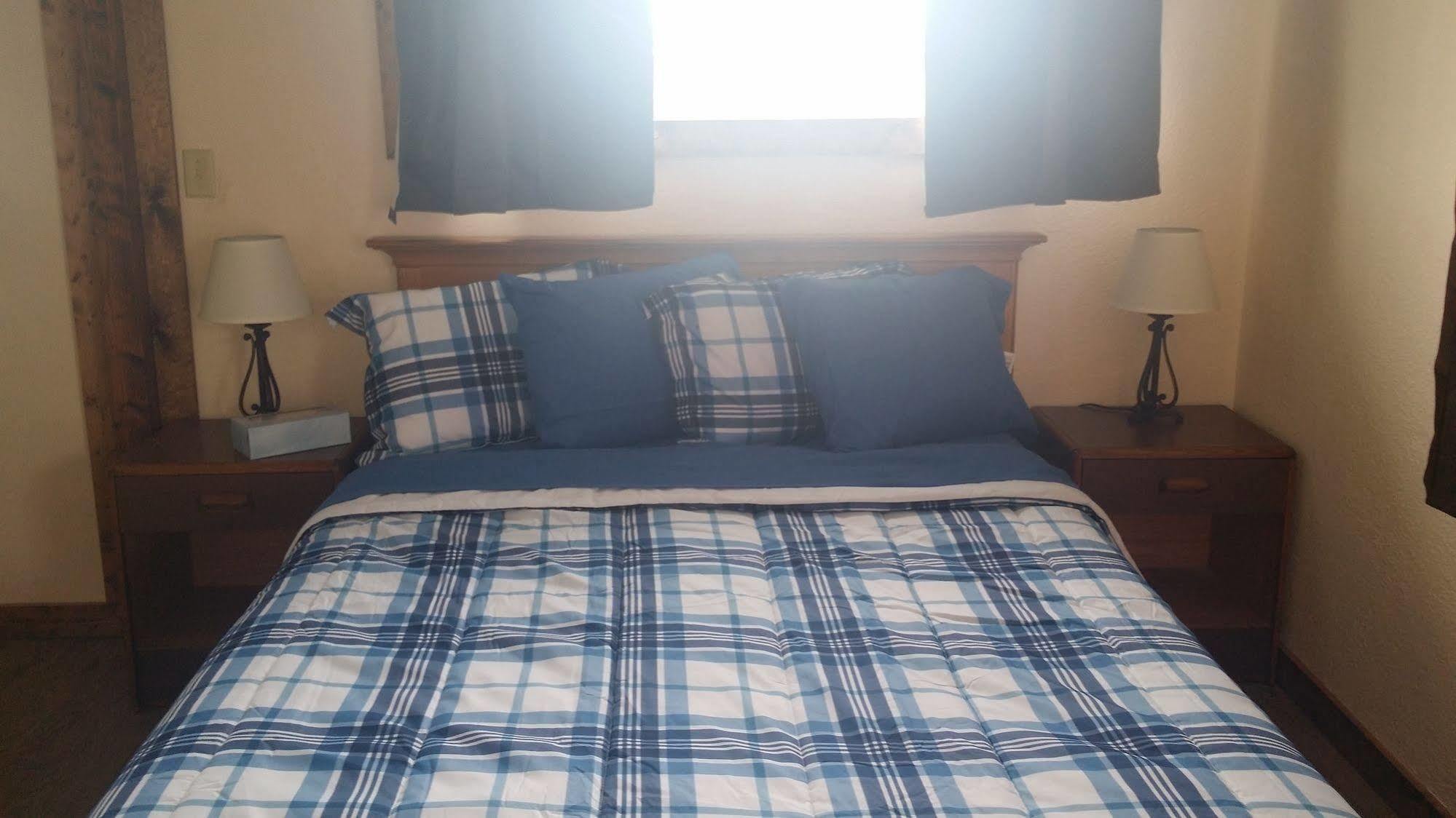Terrace Motel Кус Бей Екстериор снимка