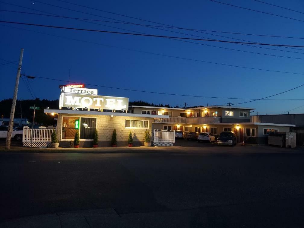 Terrace Motel Кус Бей Екстериор снимка